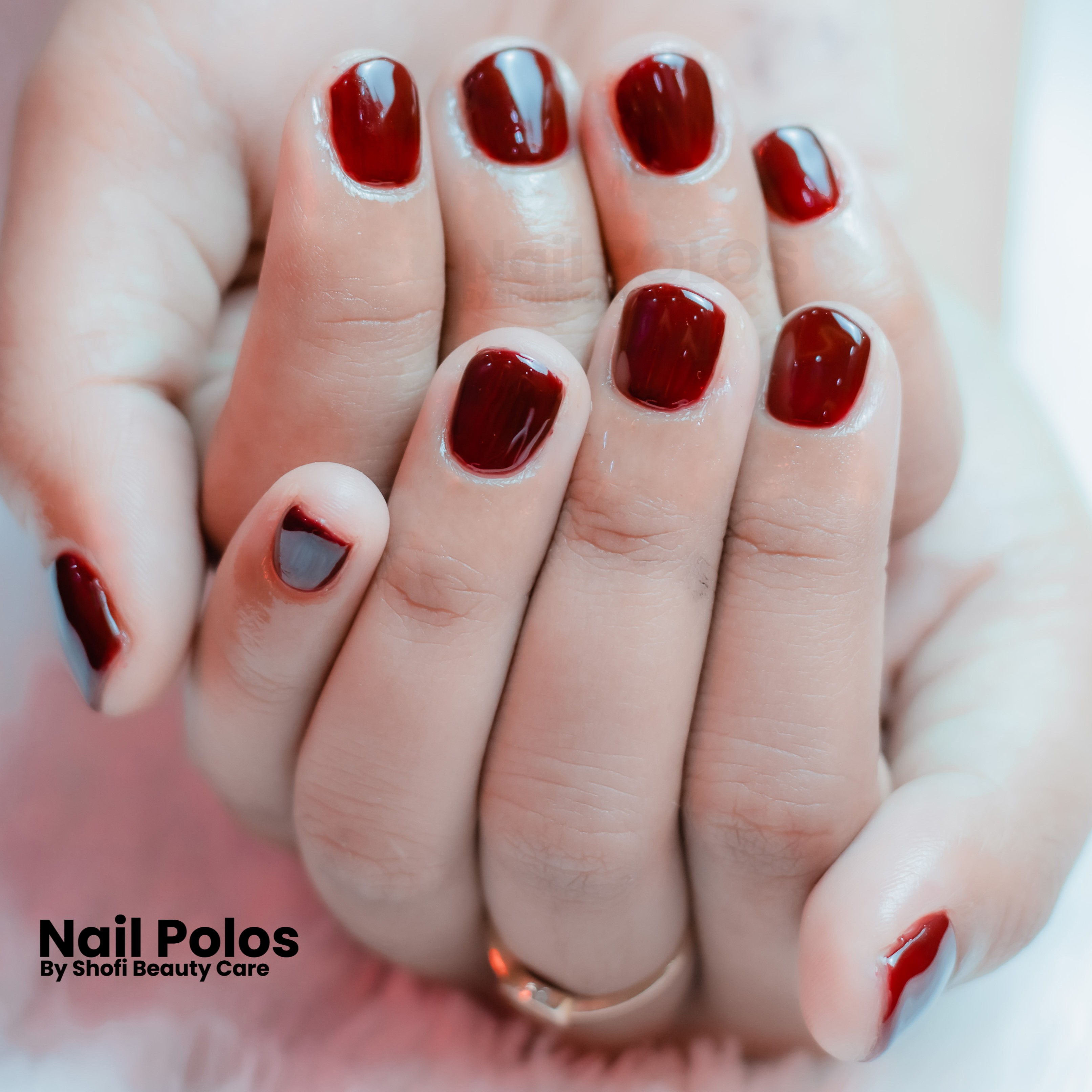 Nails Polos